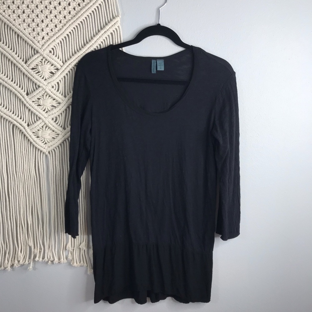 LEFT OF CENTER TAB SLEEVE BUTTON BACK TOP SIZE XS
